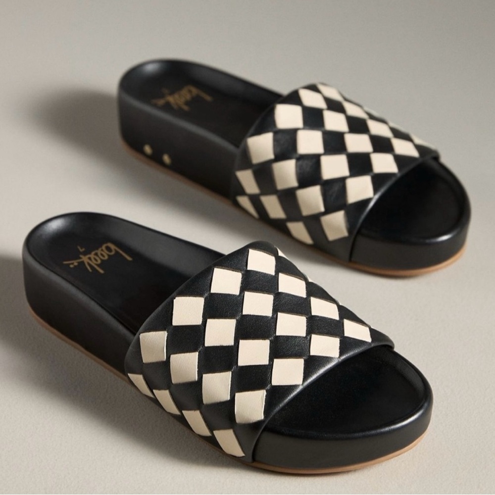 Beek Pelican Slide in Black & Eggshell Size 8